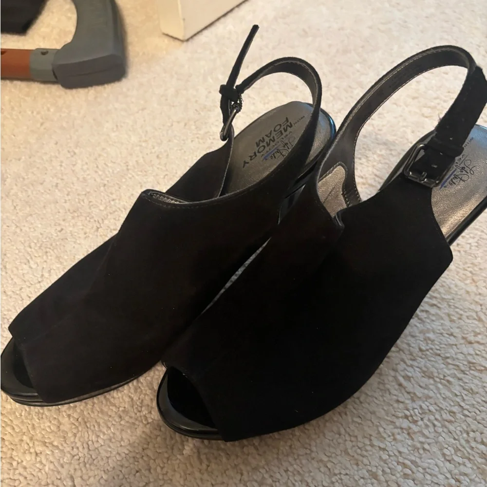 Women’s Life stride memory foam heels size 8 - Picture 2 of 4